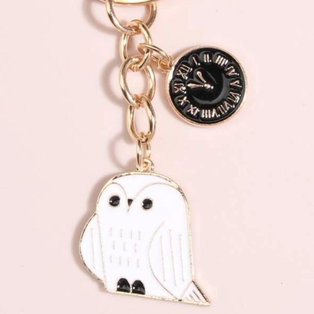 NEW! Hedwig Owl Clock Harry Potter Keychain/Purse Charm ~ Gryffindor Hogwarts - Picture 2 of 4
